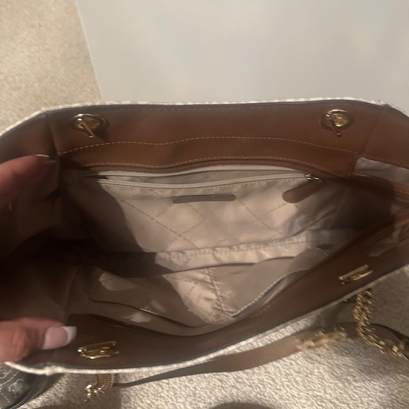 Michael Kors Tote. - Picture 3 of 3